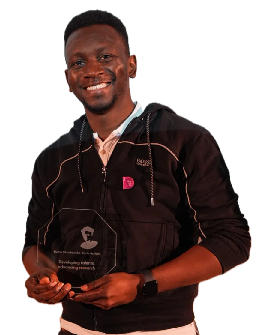 Dinga Wonanke holding his Marie Skłodowska-Curie award